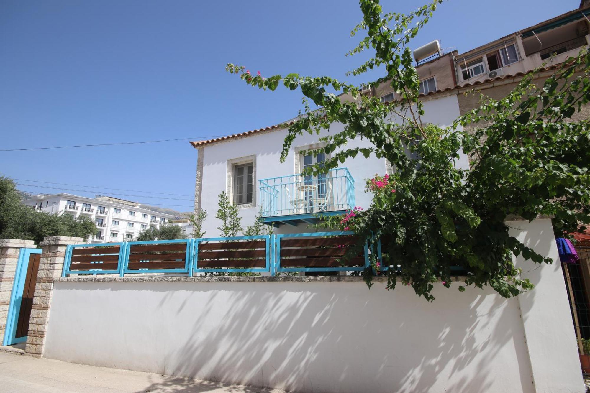 Anemos Villa *